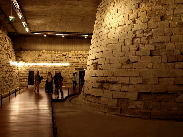 louvre-moat